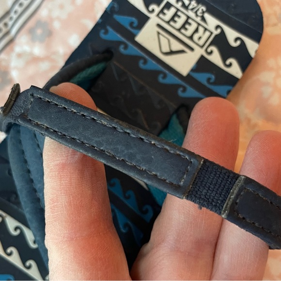 Reef Toddler flip-flips w/elastic sling back. Very good used condition. Sz 3-4 - Picture 5 of 6